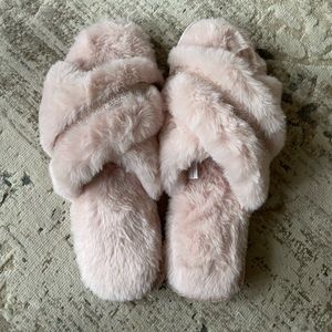 NWOT I.N.C. Faux Fur Slippers Pink Size M (7-8)